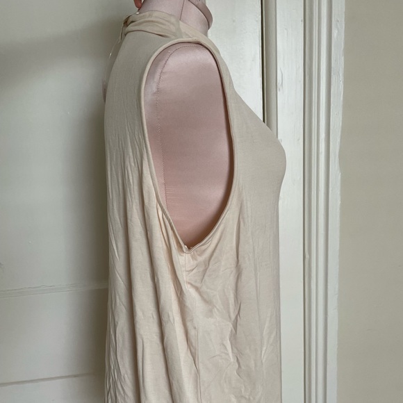 L BR MOCKNECK SLEEVELESS TANK - Picture 4 of 11